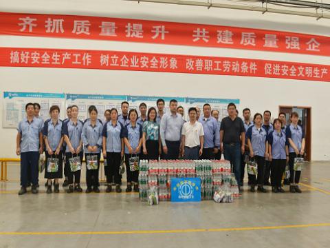 炎炎夏日，市总工会送清凉，丝丝关爱暖人心