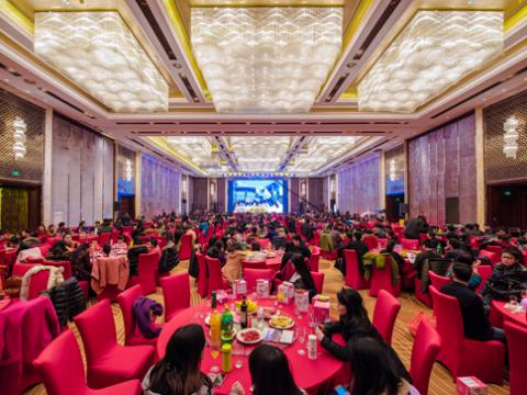 威腾，新征程
——威腾母线2014年度颁奖盛典暨2015新春年会