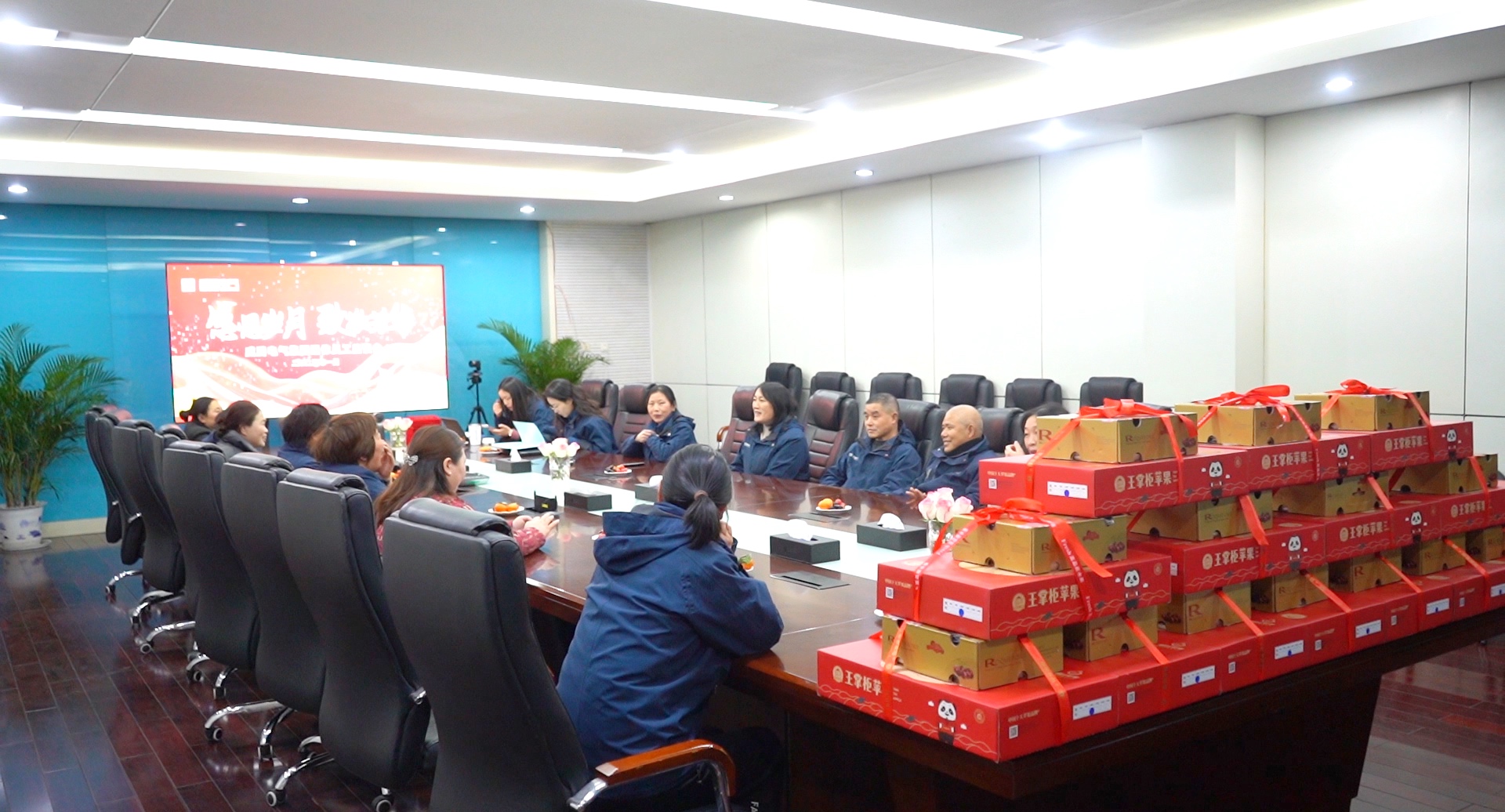 20250116083605_32454.jpg 会议室畅谈1.jpg