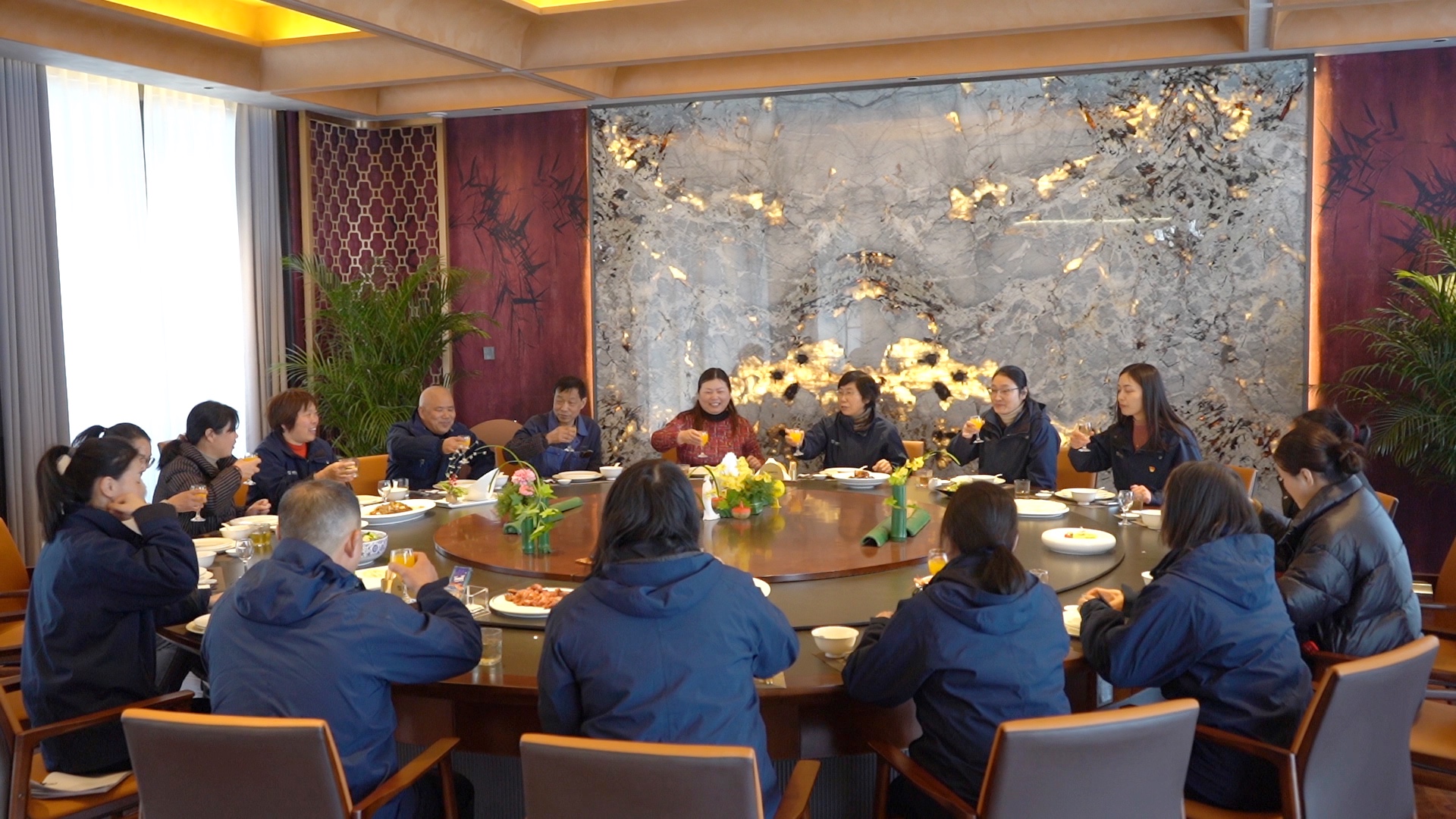 20250116083704_77429.jpg 聚餐.jpg